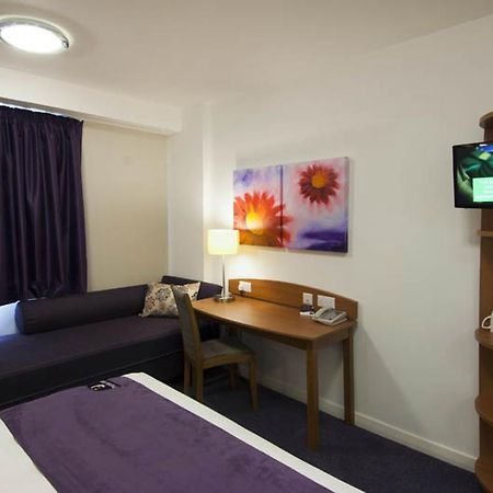 Premier Inn Exeter Central St. Davids ภายนอก รูปภาพ