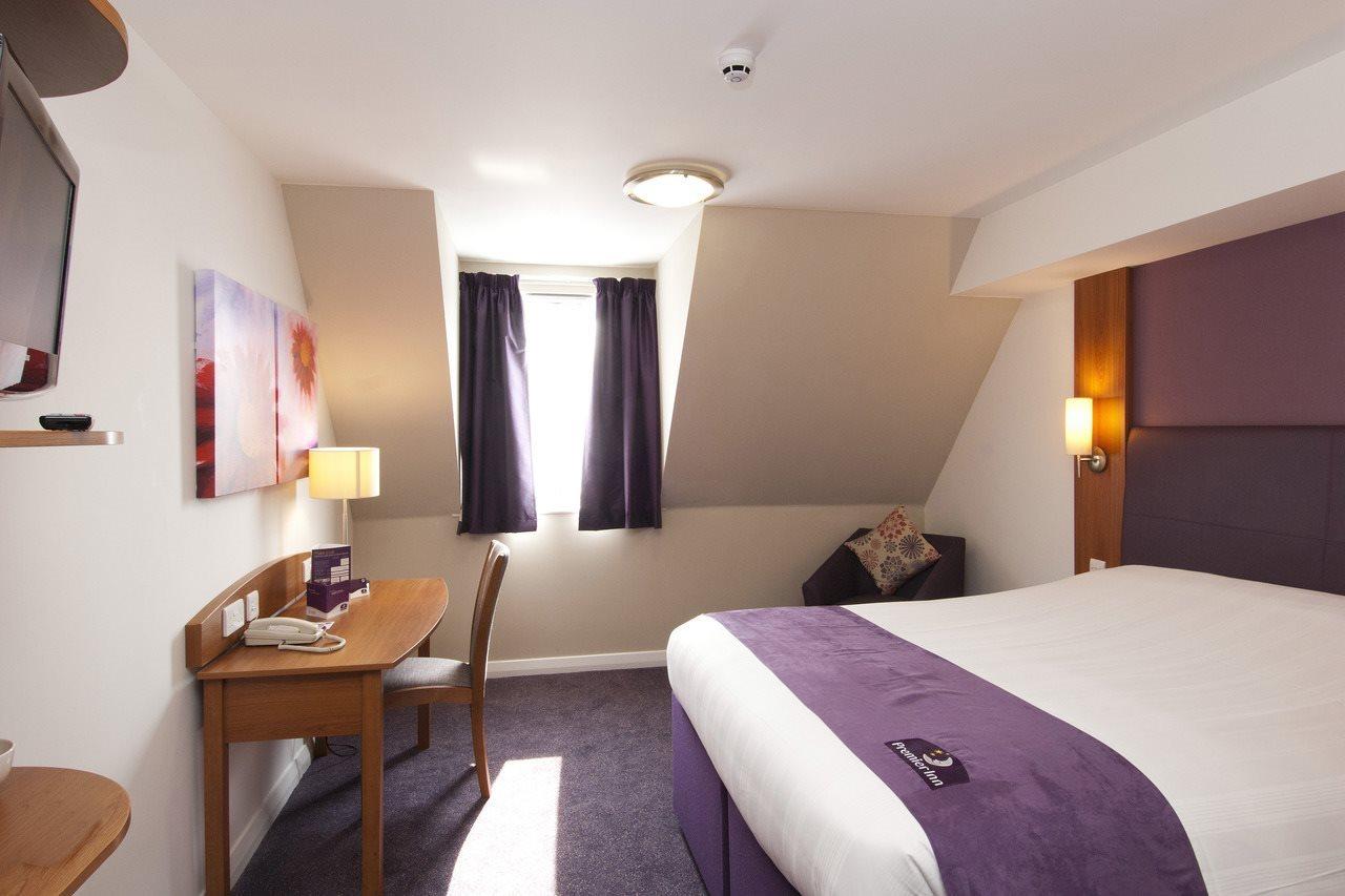 Premier Inn Exeter Central St. Davids ภายนอก รูปภาพ
