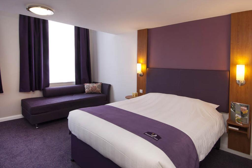 Premier Inn Exeter Central St. Davids ภายนอก รูปภาพ