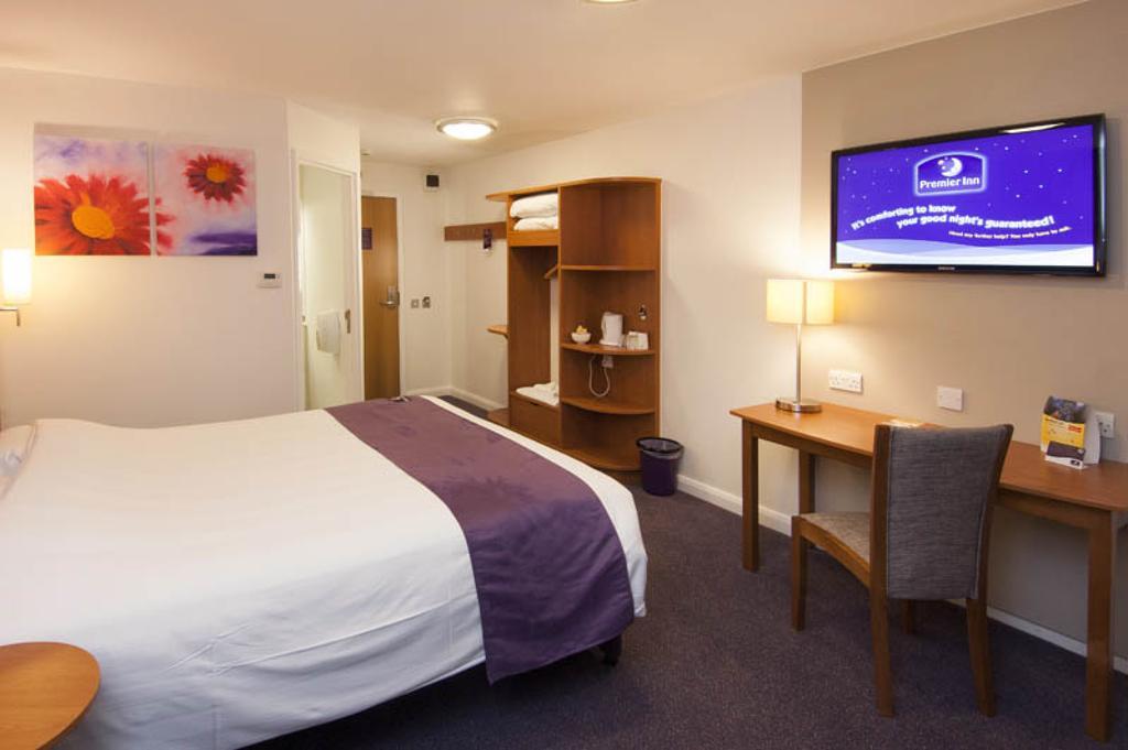 Premier Inn Exeter Central St. Davids ภายนอก รูปภาพ
